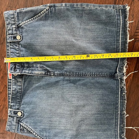 Gap Jeans Denim Skirt Size 12 - Distressed/Frayed Hem - Picture 10 of 11